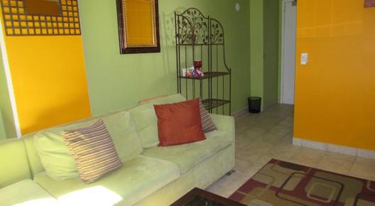 One Bedroom Vacation Rental in Waikiki Grand - Honolulu - Living room
