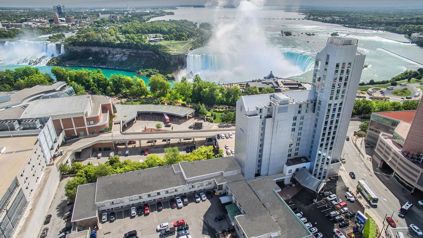 Oakes Hotel Overlooking the Falls
