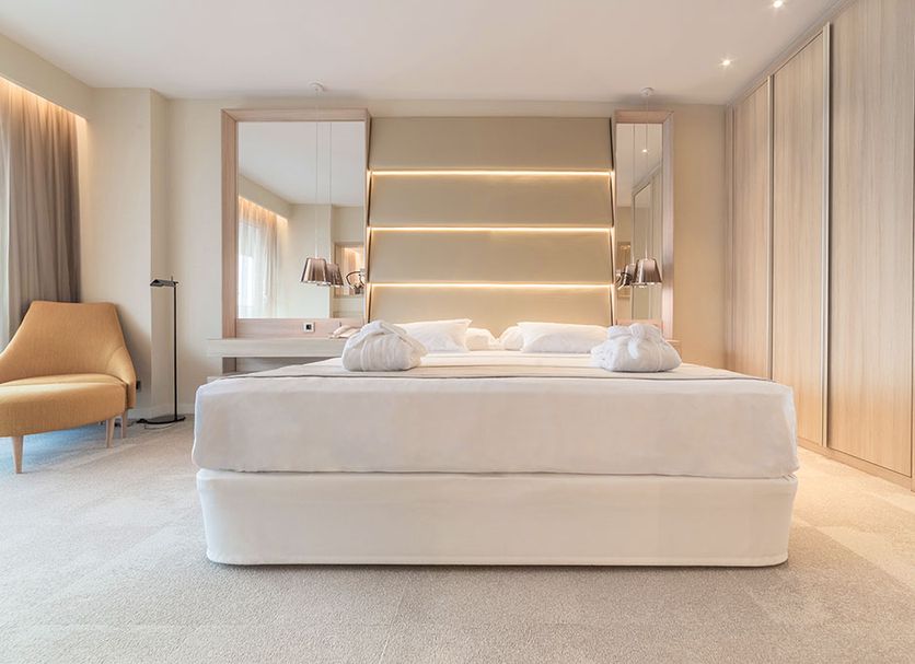 Hotel Don Pancho in Benidorm: bright modern guest room with king bed, mirrors and warm LED lighting