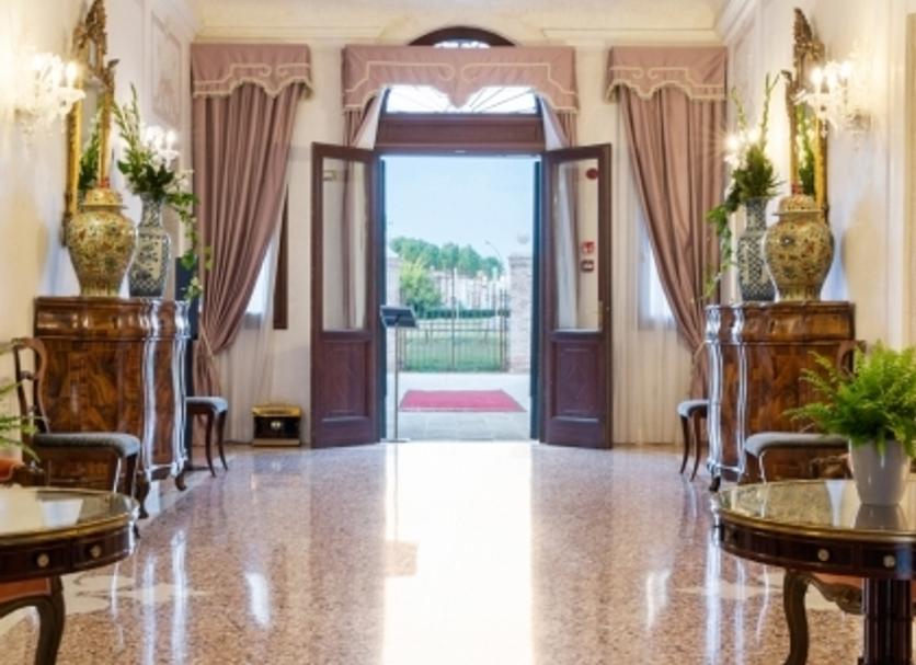 Hotel Entrance Photo