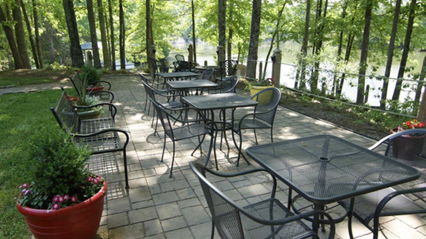 Halesford Harbour Resort - Smith Mountain Lake
