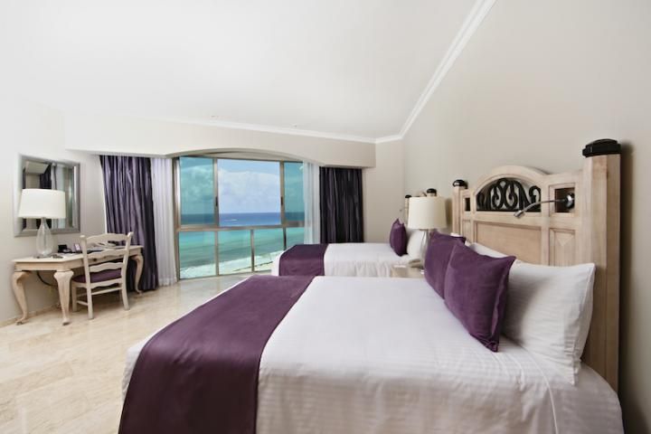 Sandos Cancun Lifestyle Resort room with twin beds and ocean-view balcony in Cancún