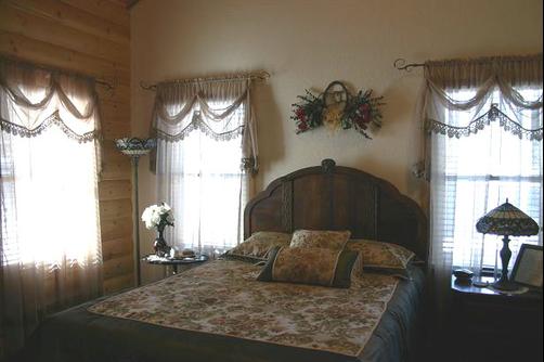 Elkwood Manor Luxury Bed & Breakfast - Pagosa Springs - Bed