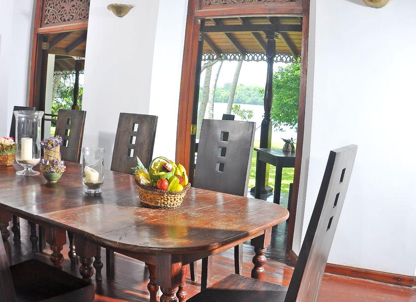Dining room Photo