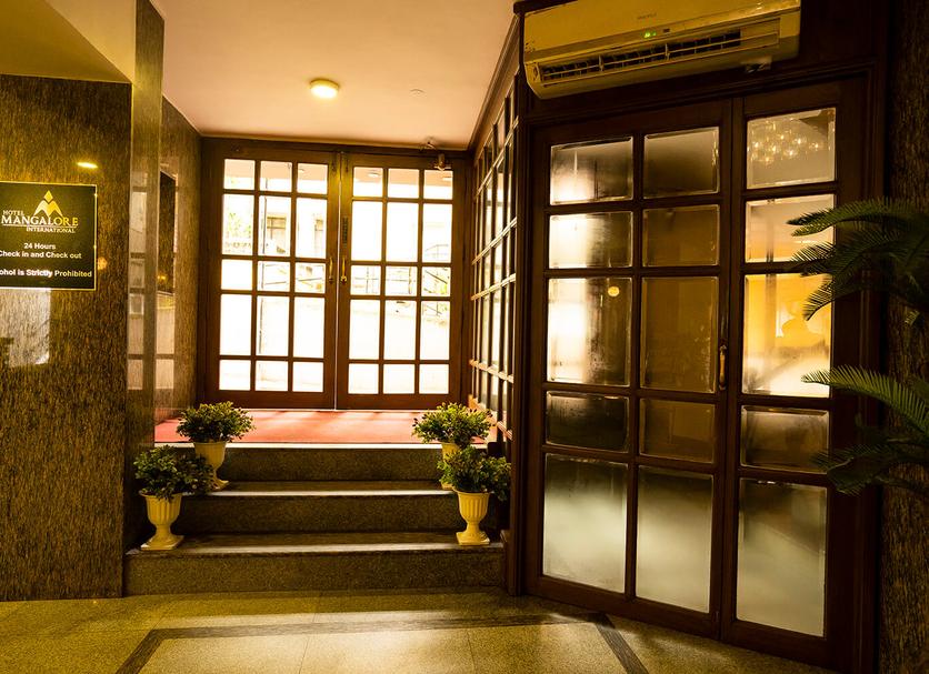 Hotel Entrance Photo