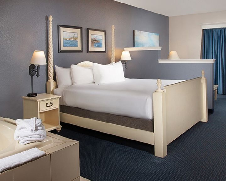 Blue Harbor Resort And Spa 250 Sheboygan Hotel Deals Reviews Kayak