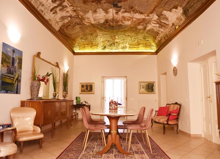 Dining room Photo