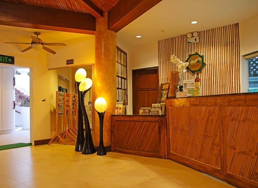 Front desk Photo