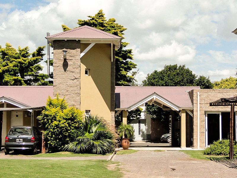 Hotel Barrancas San Pedro in San Pedro, exterior with covered entrance and driveway