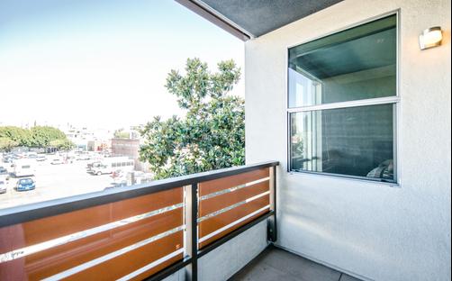 The Hollywood Hepburn Apartment - Los Angeles - Balcony
