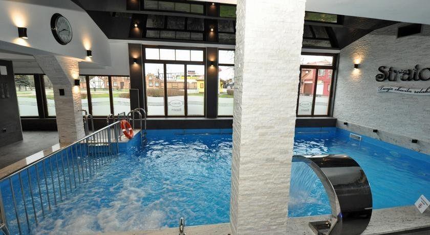 Stratos swimming outlet