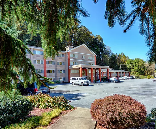 Cherokee Grand Hotel in Cherokee, exterior view of a multi-story hotel with parking lot and trees