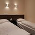 Budget Dam Hotel Amsterdam twin room with two single beds and wall-mounted lights