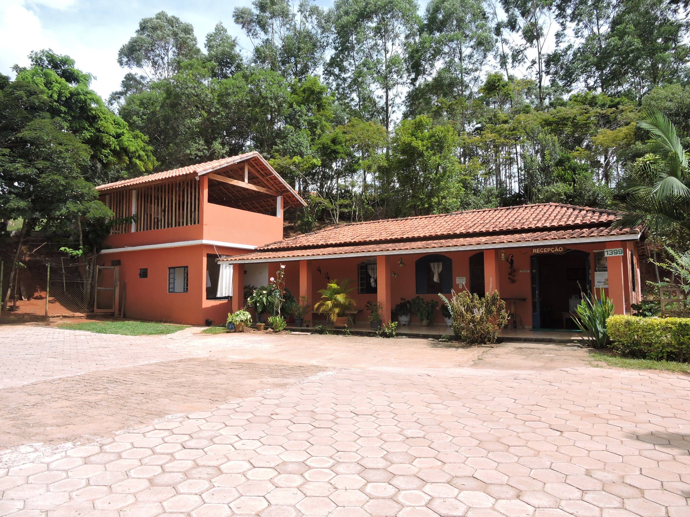 Pousada Vista Verde in Cunha, terracotta inn with tiled roof and forested surroundings