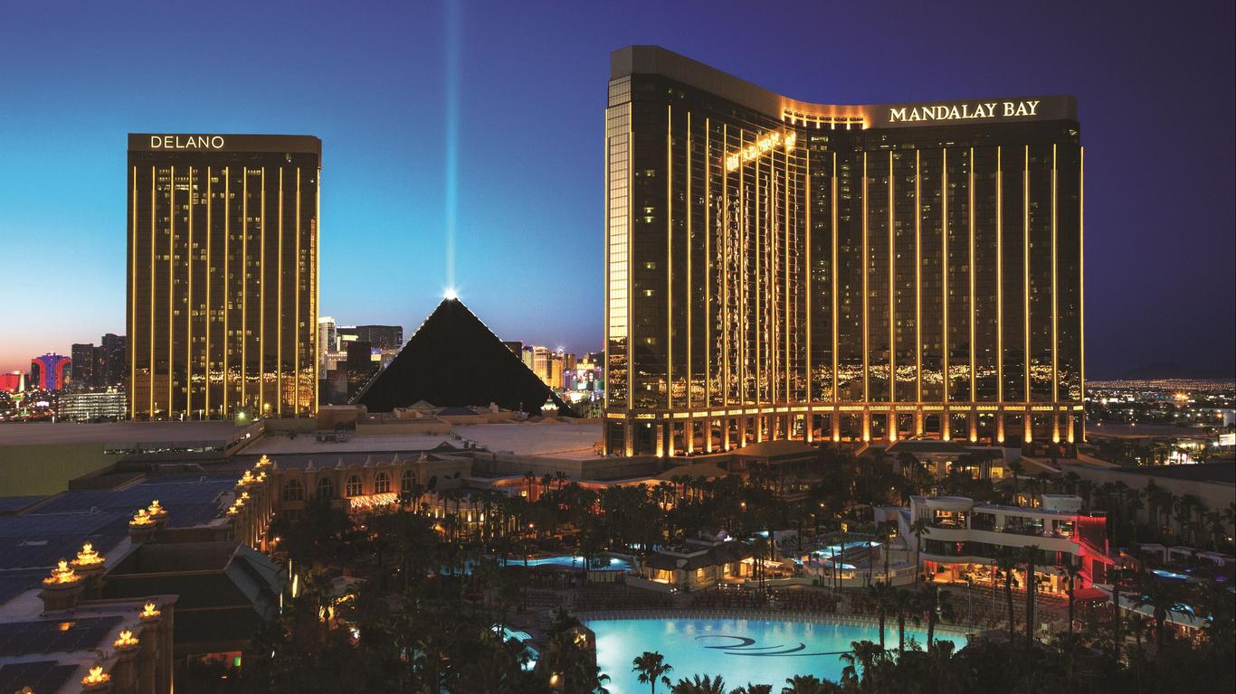 Spectacular lobby at Mandalay Bay - Picture of Mandalay Bay Resort