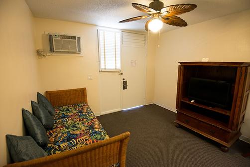 Pacific Marina Inn - Honolulu - Living room