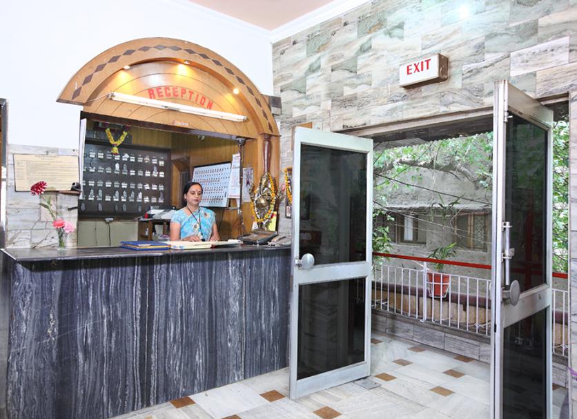 Front desk Photo