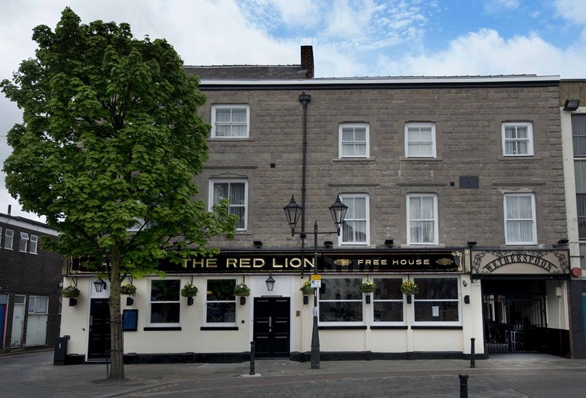 The Red Lion hotel in Doncaster, a three-story stone building with a large tree outside