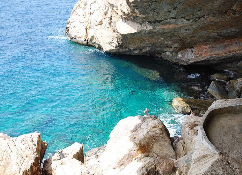 Peter & Tony Rooms in Galissas overlooking turquoise sea and rocky cliffside cove