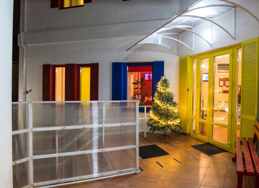 Hotel Entrance Photo