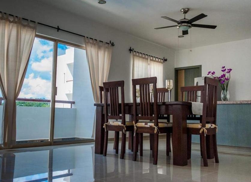 Dining room Photo