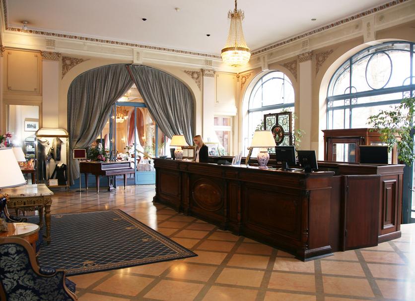 Front desk Photo