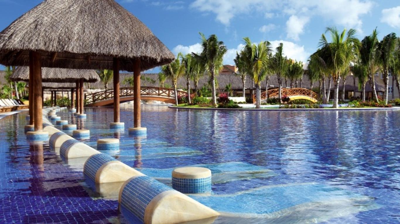 Premium Level at Barcelo Maya Palace