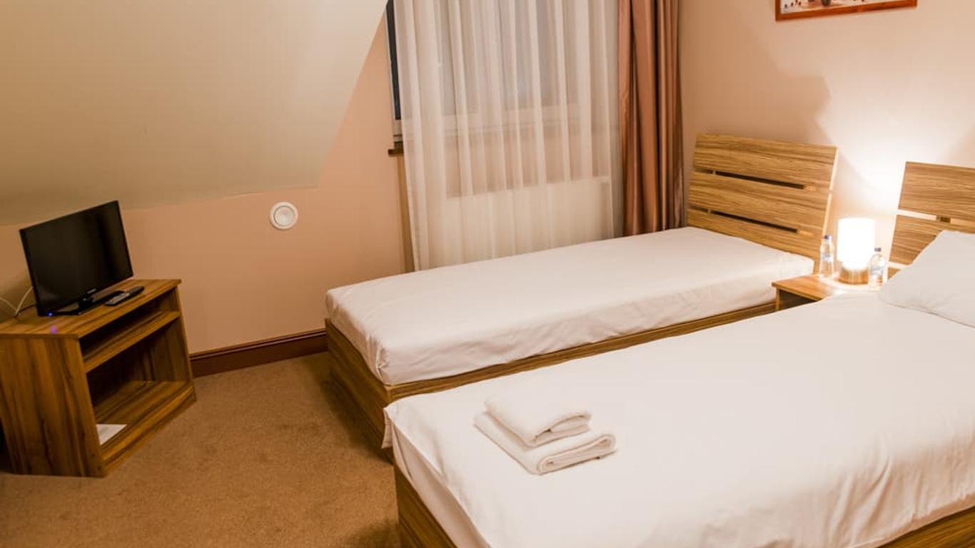 Hotel - Restauracja Platan
