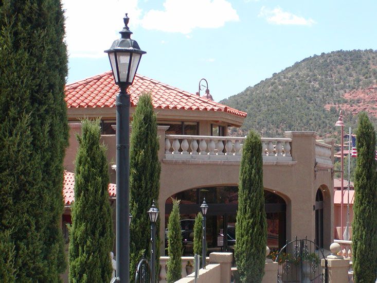Cedars Resort in Sedona with terracotta roof, courtyard lampposts, and mountain backdrop