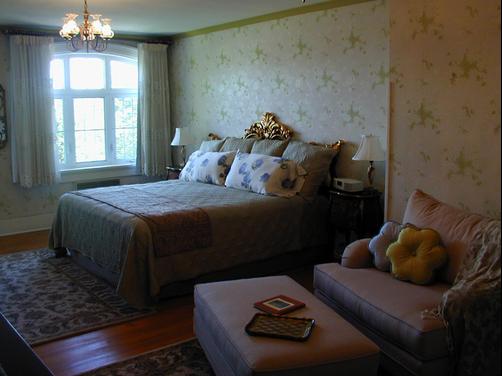 Clarke Manor - Dubuque - Bedroom