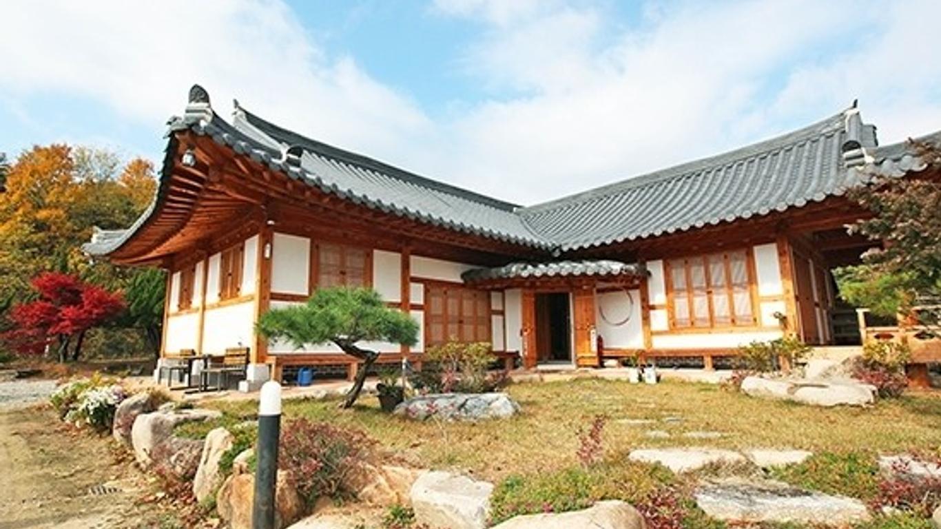 Sangju Eopungdae Hwangto Hanok Pension