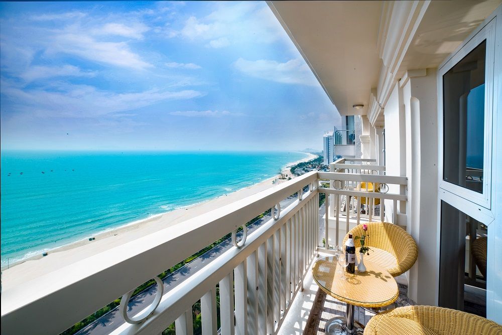 Bluesun Danang Beach Hotel balcony with ocean view in Da Nang and wicker chairs