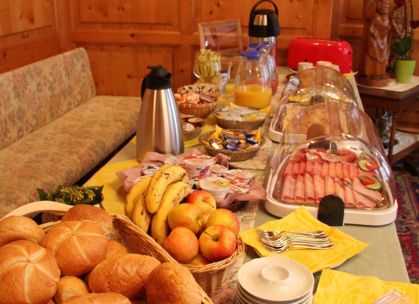 Buffet Photo