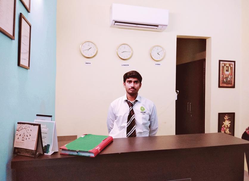 Front desk Photo