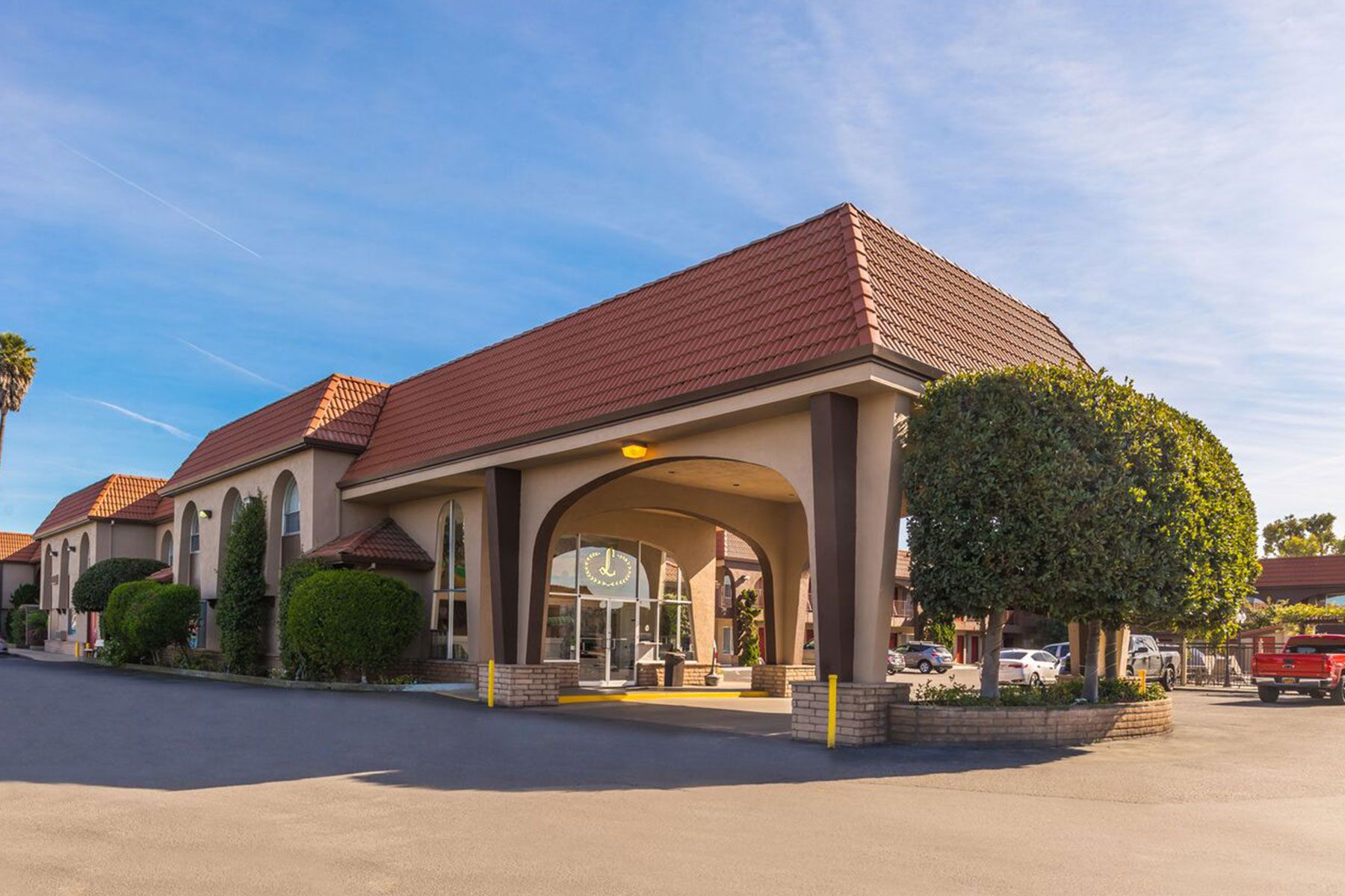 Laurel Inn & Conference Center in Salinas exterior with arched entrance and tiled roof
