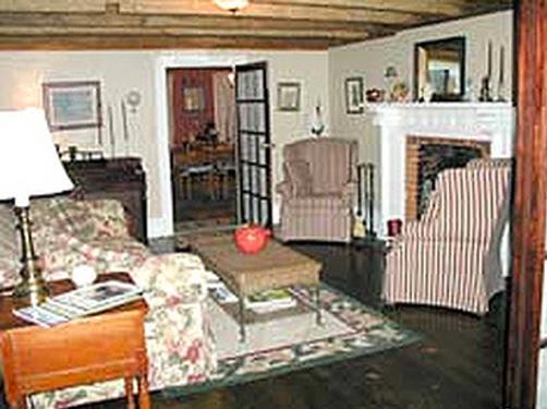 Apple Valley Inn - Glenwood - Living room