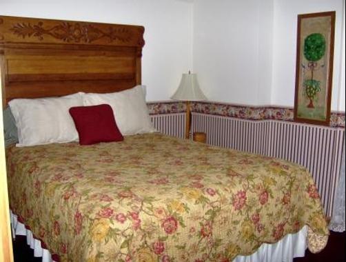 Big Locust Farm Bed and Breakfast - Paoli - Bed