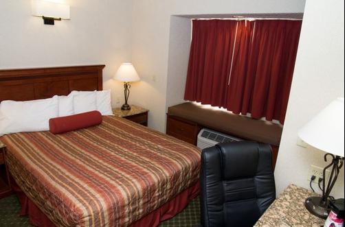 Ramada Limited Frisco - Frisco - Bedroom