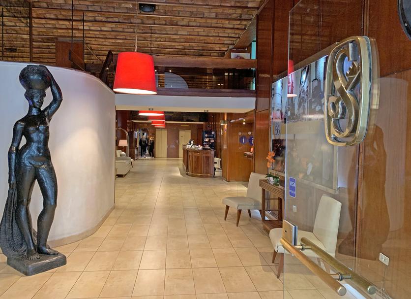 Hotel Entrance Photo