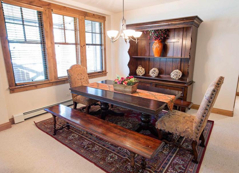 Dining room Photo