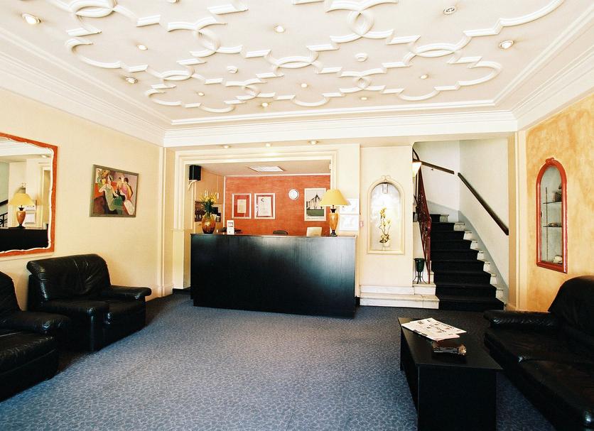 Hotel Entrance Photo
