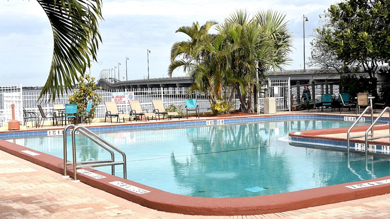 Punta Gorda Waterfront Hotel and Suites