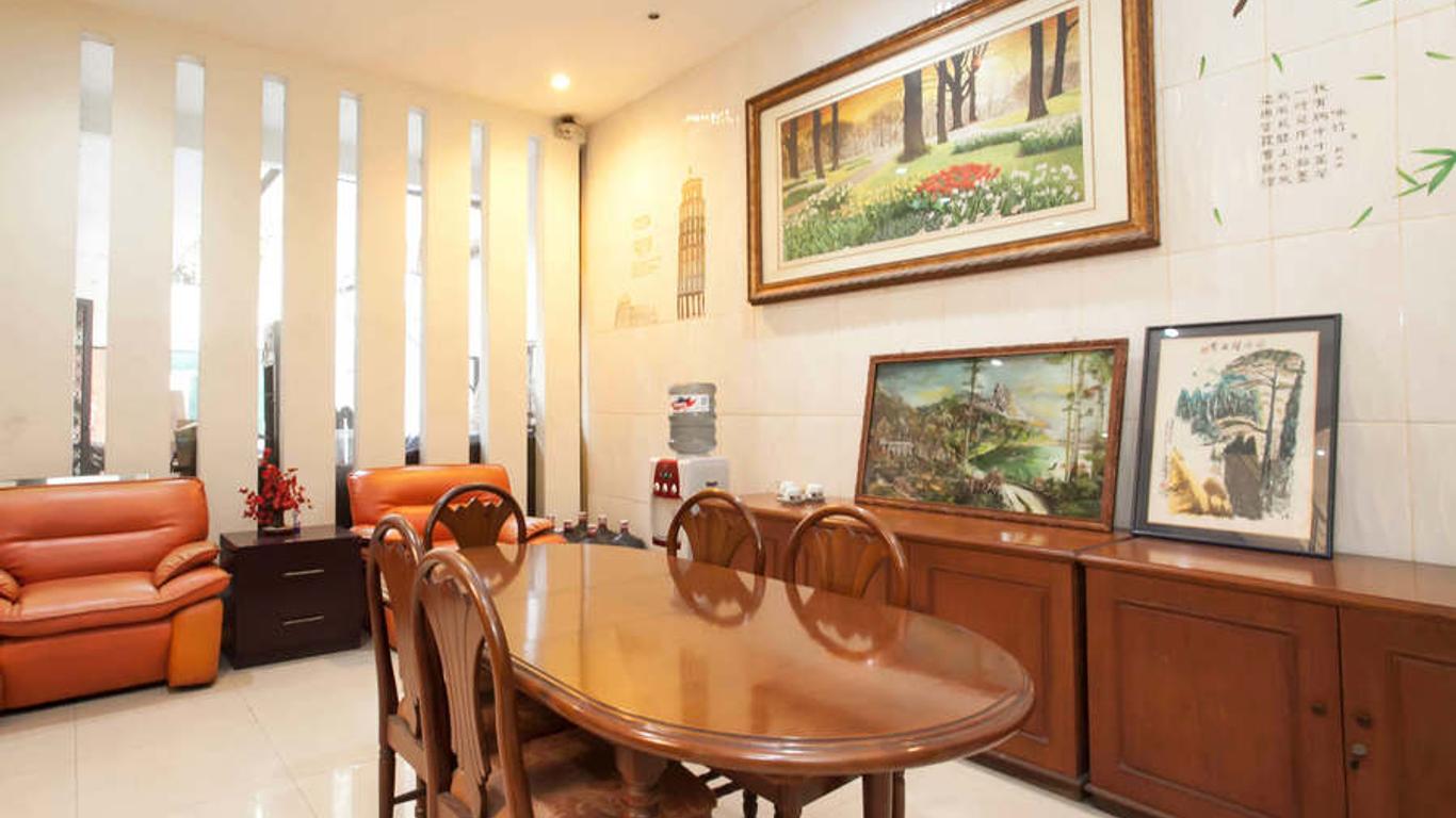 RedDoorz near Balai Kota Surabaya
