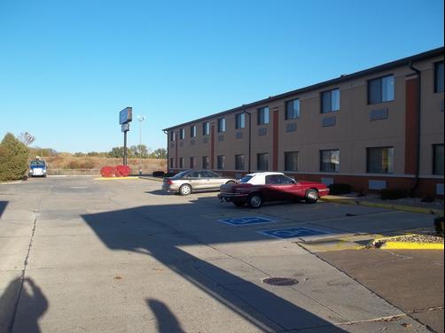 Baymont Inn & Suites Waterloo - Waterloo - Outdoors view