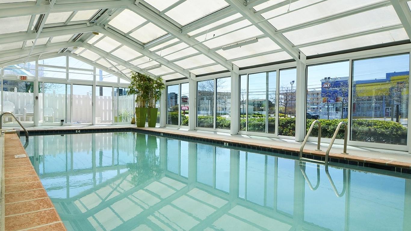 Cayman Suites Hotel