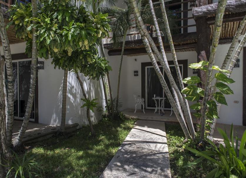 Hotel Entrance Photo