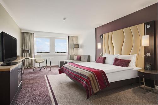 Hilton Vienna Danube Waterfront - Vienna - Bedroom