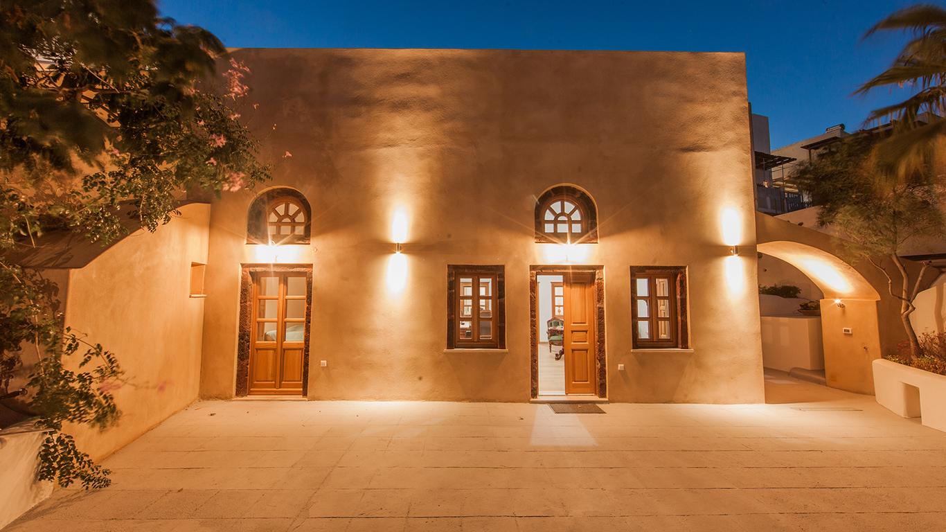 Casasantantonio 18th Century Luxury Mansion