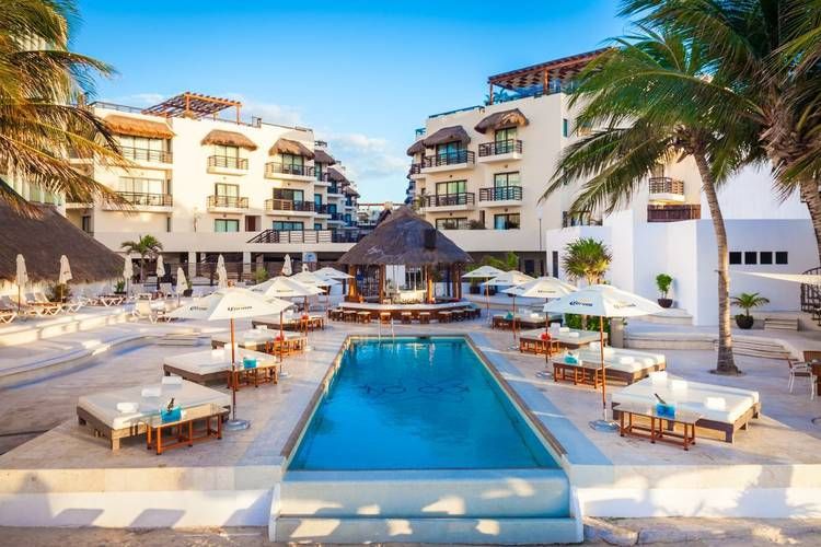 Tukan Hotel & Beach Club in Playa del Carmen, courtyard pool with loungers and palm trees