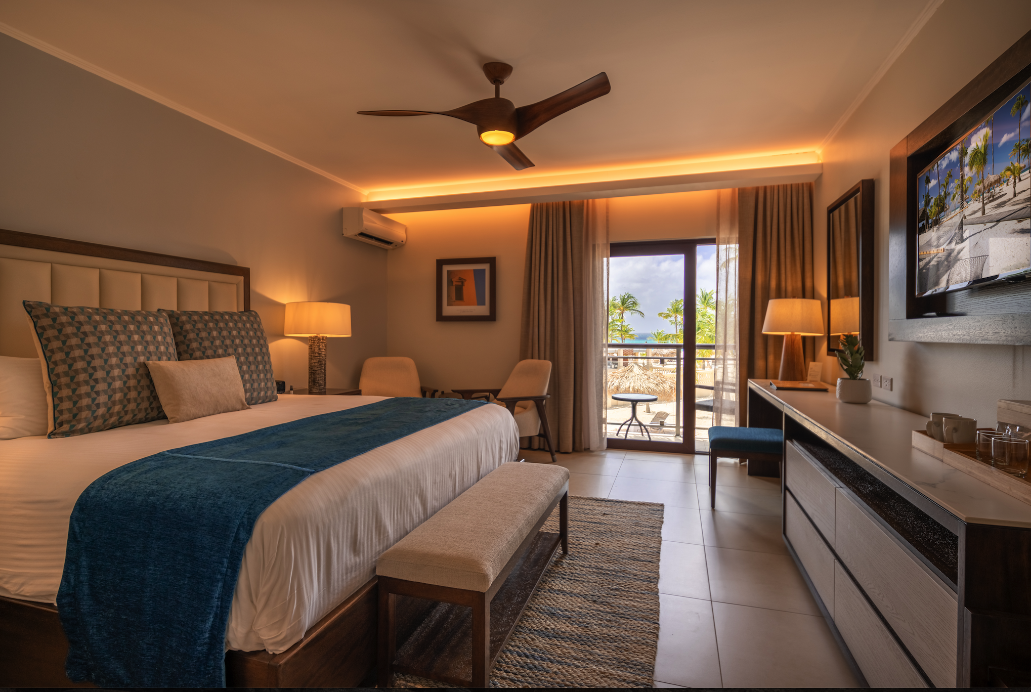 Manchebo Beach Resort and Spa in Oranjestad, guest room with balcony and tropical view